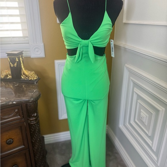 Alice + Olivia Cut Out Green Jumpsuit - Picture 14 of 14